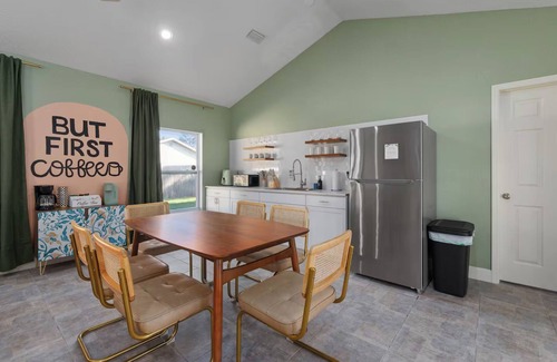 Auburndale House | Pool + Sleeps 8 + 30mil to Legoland