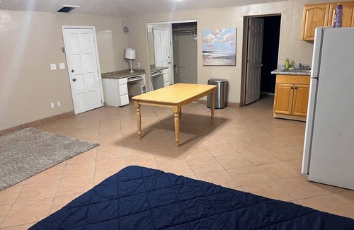 Story Apartment | Pool studio #2 with WiFi & AC in Downtown Phoenix