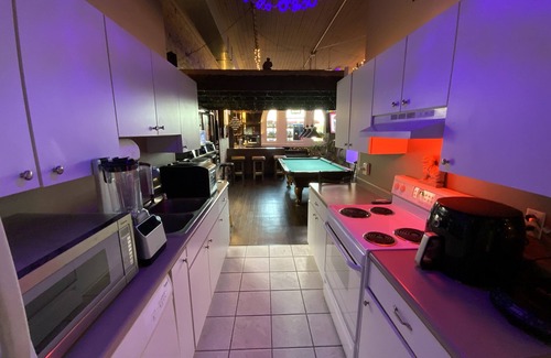 Old Market Condo | Pool table/Bar/Conference Room/w Balcony Loft in the Heart of Omaha’s Old Market