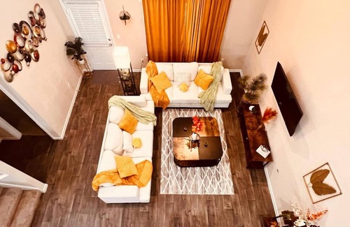 Kyle House | Pool Table, Foosball, King bed, Crib,Parking&Yard