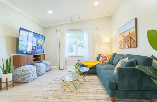Pinellas Park House | Pool Table, Minigolf, Games at Pondside FunHouse
