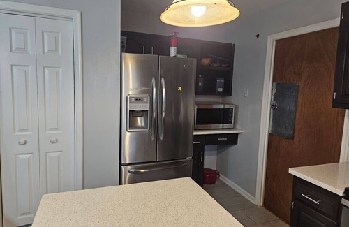 Fredericksburg House | Pool Table Wifi Fireplace Mins to Hospitals no hottub
