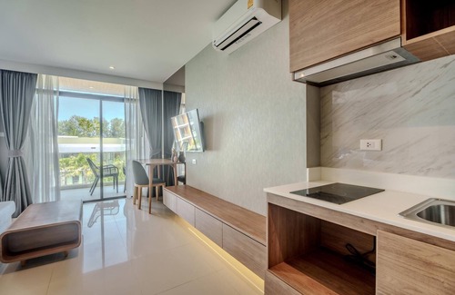 Sa Khu Condo | Pool View 1412 Elegant Wyndham Condo