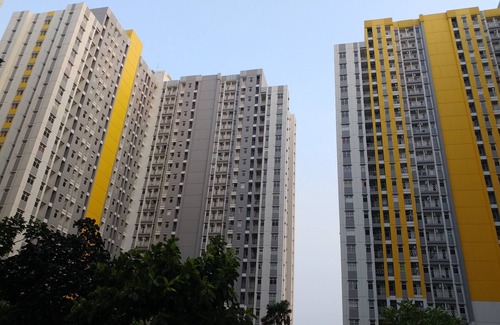 Bekasi Apartment | Pool View and Homey 2BR Apartment @ Springlake Summarecon