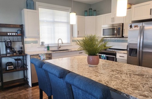 Okanagan-Similkameen House | Pool! VIEW! Golf Cart! - Large 2 level home - 4 bedrooms 4 bathrooms