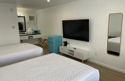 Lake City Hotel | Poolside Double Rooms