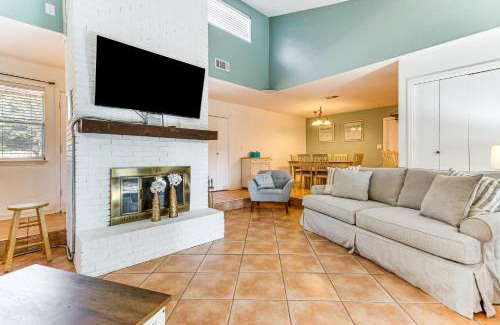 Gulf Breeze Villa | Poolside Oasis 7 Mi to Pensacola Beach Boardwalk!