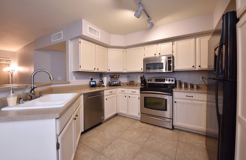 Paradise Valley Village House | Poolside Paradise 4 bedrooms/3 bath. Hot tub, pool and putting green