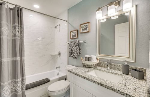 Regency Park House | Poolside Paradise: Port Richey Retreat w/ Patio!