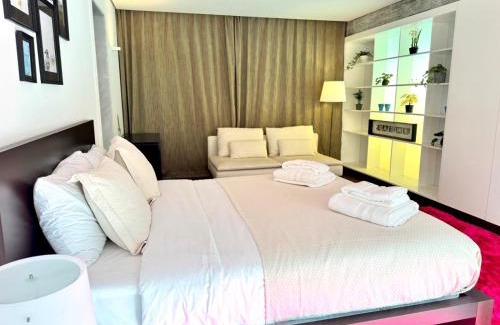 Santarem House | Poolside Suite - Heated Shared Pool-Quinta da BellaVista