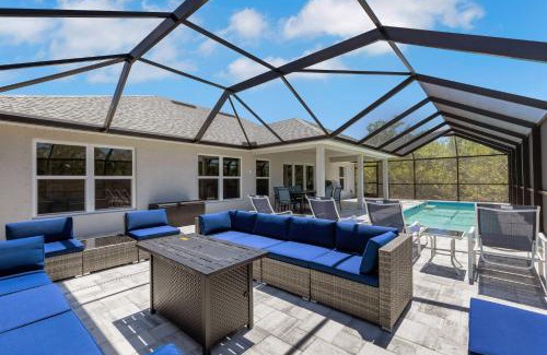 Port Charlotte House | Poolside Sunset in South Gulf Cove