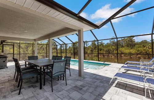 Port Charlotte House | Poolside Sunset in South Gulf Cove