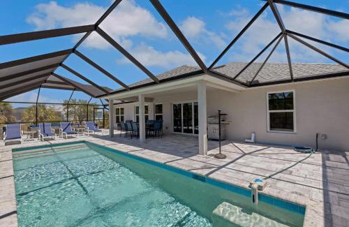 Port Charlotte House | Poolside Sunset in South Gulf Cove