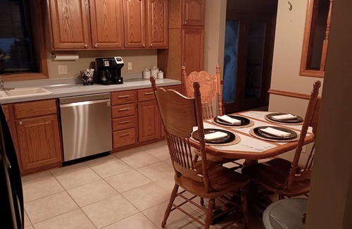 Lincoln House | Poplar Estate is a 3 bedroom, 3 bath house in a safe, friendly neighborhood.