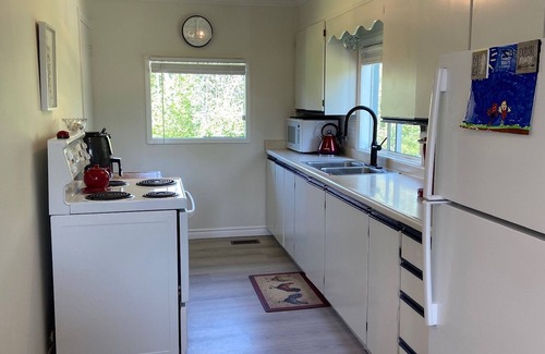 Fenelon Falls Cottage | Poplar Place by the Lake