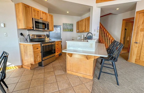 Lutsen Condo | Poplar River Condos 502 - Lakeside Condo with Loft - Lutsen, MN
