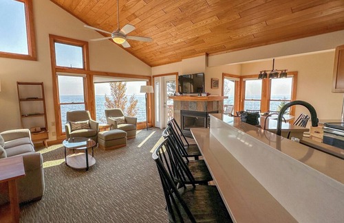 Lutsen Condo | Poplar River Condos 502 - Lakeside Condo with Loft - Lutsen, MN