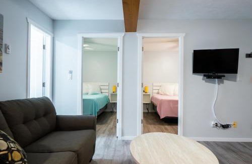 Okanagan-Similkameen Hotel | Poplars Motel on the lake
