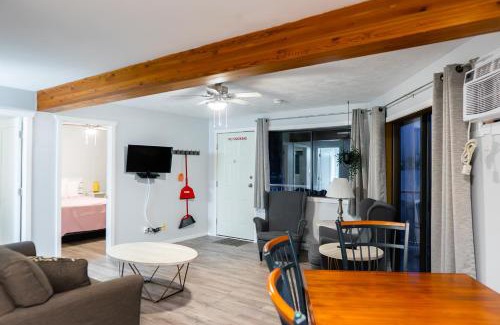 Okanagan-Similkameen Hotel | Poplars Motel on the lake