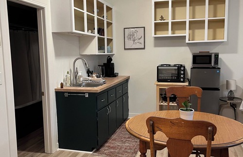 Cobourg Apartment | Poplars Studio - The Oldest Building In Cobourg, Heritage 1827
