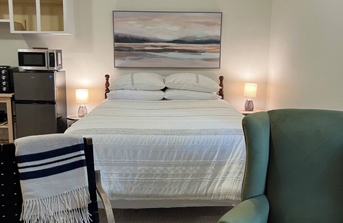 Cobourg Apartment | Poplars Studio - The Oldest Building In Cobourg, Heritage 1827