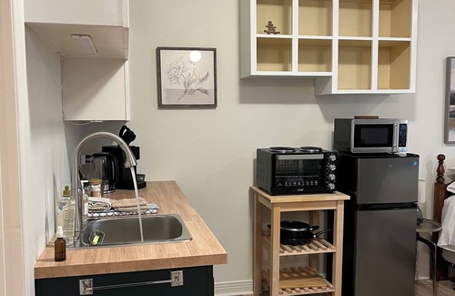 Cobourg Apartment | Poplars Studio - The Oldest Building In Cobourg, Heritage 1827