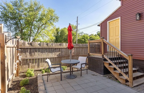 Southeast Omaha House | Poppleton Barn-Downtown Omaha Hanscom Park 4 Bedroom 3 Bath/3 miles from CWS