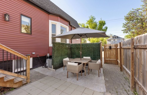 Southeast Omaha House | Poppleton Barn-Downtown Omaha Hanscom Park 4 Bedroom 3 Bath/3 miles from CWS