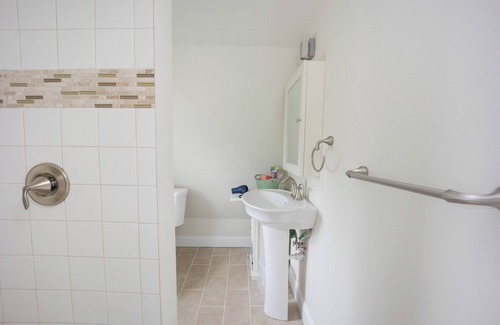 Southeast Omaha House | Poppleton Barn-Downtown Omaha Hanscom Park 4 Bedroom 3 Bath/3 miles from CWS
