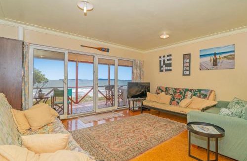 Whangapoua House | Poppy's Beach House - Beachfront Whangapoua Home