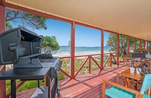 Whangapoua House | Poppy's Beach House - Beachfront Whangapoua Home