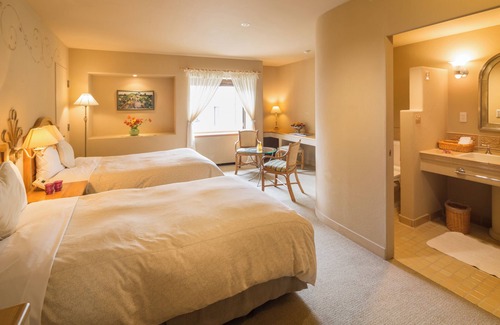 Aba Onsen Hotel | Poppy Springs Resort & Spa