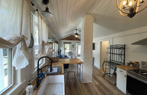 Fairhope Cottage | Pop’s Country House by the Bay…LOCATION Walk to the Pier and Downtown Fairhope!