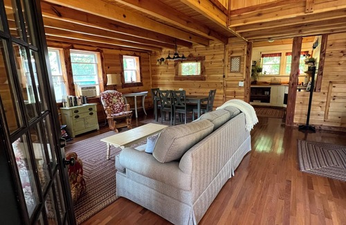 Irvine Cabin | Porch & Pines Cottage with a View