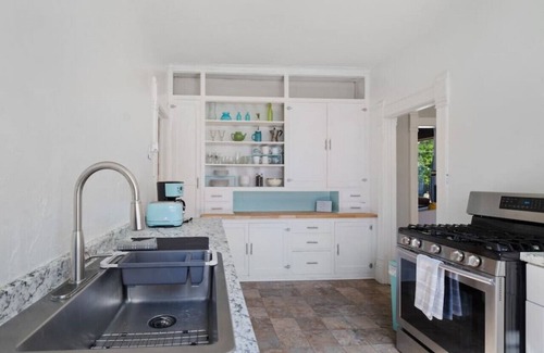 Green Bay Apartment | Porlier Place - 1 Block Hospital