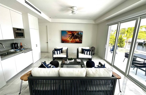 Islamorada Apartment | Port Antigua NEW Luxury one bedroom/2 bath apt with pool/spa/steam in Islamorada