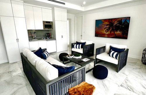Islamorada Apartment | Port Antigua NEW Luxury one bedroom/2 bath apt with pool/spa/steam in Islamorada