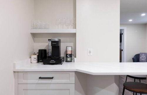Port Dalhousie Apartment | Port Beach Retreat - Modern & Cozy Stay!