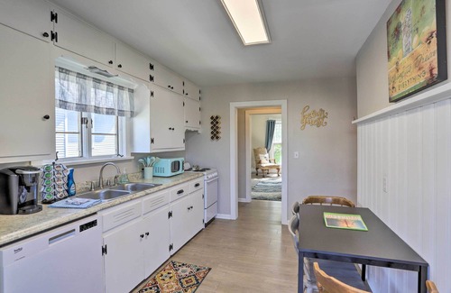 Port Clinton House | Port Clinton Getaway - Walk to Beach & Restaurants
