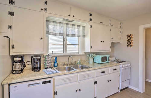 Port Clinton House | Port Clinton Getaway - Walk to Beach & Restaurants