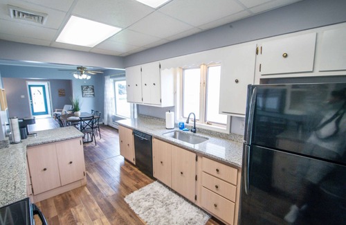 Port Clinton House | Port Clinton Lake House! 10 minute walk to Jet Express and town center