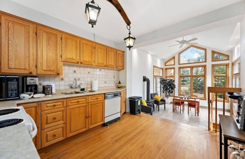 Port Credit House | Port Credit Charm: Steps to Lake ~ Backyard