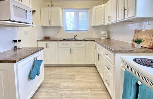 Port Elgin House | Port Elgin - 388 Green - situated conveniently between downtown and the beach.