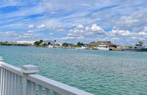 Port Isabel House | Port Isabel Beach House located in front of port Isabel channel