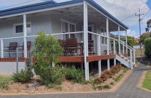 Port Lincoln House | Port Lincoln 'Serene Escape' 'Pets are welcome! Meters from the sand!