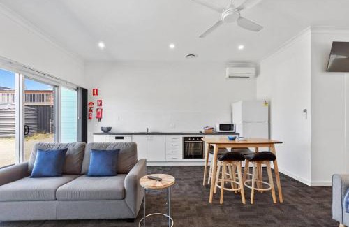 Port Lincoln Apartment | Port Lincoln Shark Apartment 6