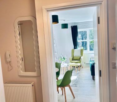 Dover Apartment | Port of Dover Apartments, quiet location with Castle Views and off road parking
