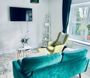 Dover Apartment | Port of Dover Apartments, quiet location with Castle Views and off road parking