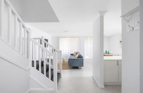 Salamander Bay House | Port Stephens Spacious Townhouse