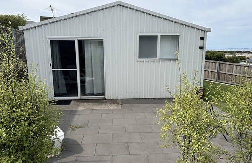 Bridport House | Port View Escape is a spacious 3 bedroom home, offering 2 bathrooms,.